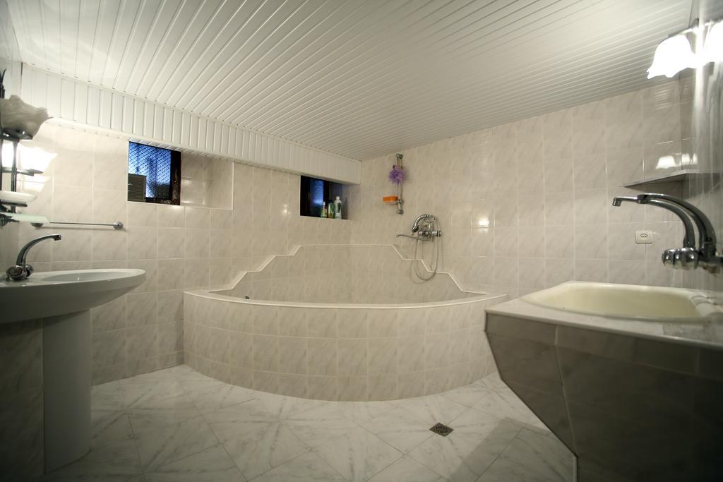 Apartment Gardenia Kutaisi Bagian luar foto
